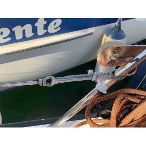 Dettaglio di un t.b.t. per barche, parte della categoria accessori nautica.