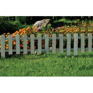 Mini staccionata in legno impregnato a pressione in giardino, 30/45 cm x 120 cm.