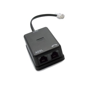 Splitter ADSL nero per accessori telefoni con cavo e due porte.