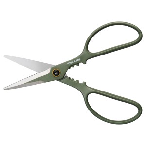 Cesoie per piante Fiskars con ampi manici verdi e lame in acciaio inox.
