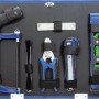 Valigetta attrezzi LUX 129 pezzi aperta: sono visibili utensili come sega, pinze, livella e coltello.