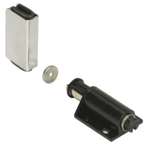 Chiusura magnetica a pressione Hettich per porta in vetro, nera, con contropiastra e piastra di serraggio.