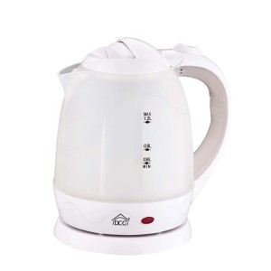 Bollitore t.b.t. in plastica bianca con indicatore del livello dell'acqua.