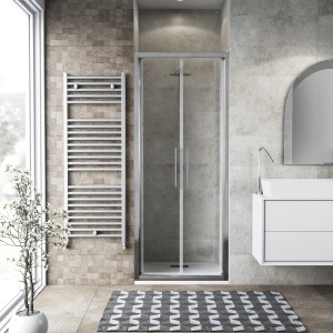 Box doccia t.b.t., ingresso ad angolo con telaio argentato. Categoria: Porte doccia.