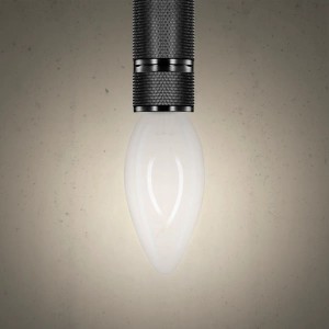 Lampadina LED E14 a forma di candela con base nera. A risparmio energetico e di lunga durata.