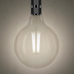 Lampadina LED E27 t.b.t. con vetro trasparente e base nera.