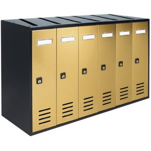 Cassetta postale dorata con sei scomparti per condominio.