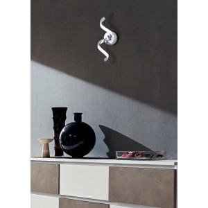 Moderna lampada da parete a LED con design curvo. Applique LED decorativa per interni.