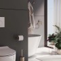 Porta carta igienica t.b.t. in un bagno dal design moderno.