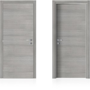Due porte interne grigie con venature orizzontali e maniglie argentate.
