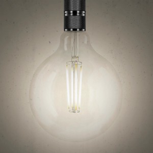Lampadina LED E27 decorativa con vetro trasparente e filamento.