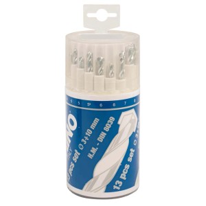 Set di punte da trapano in confezione di plastica con varie dimensioni. Ideale per hobbisti e professionisti.