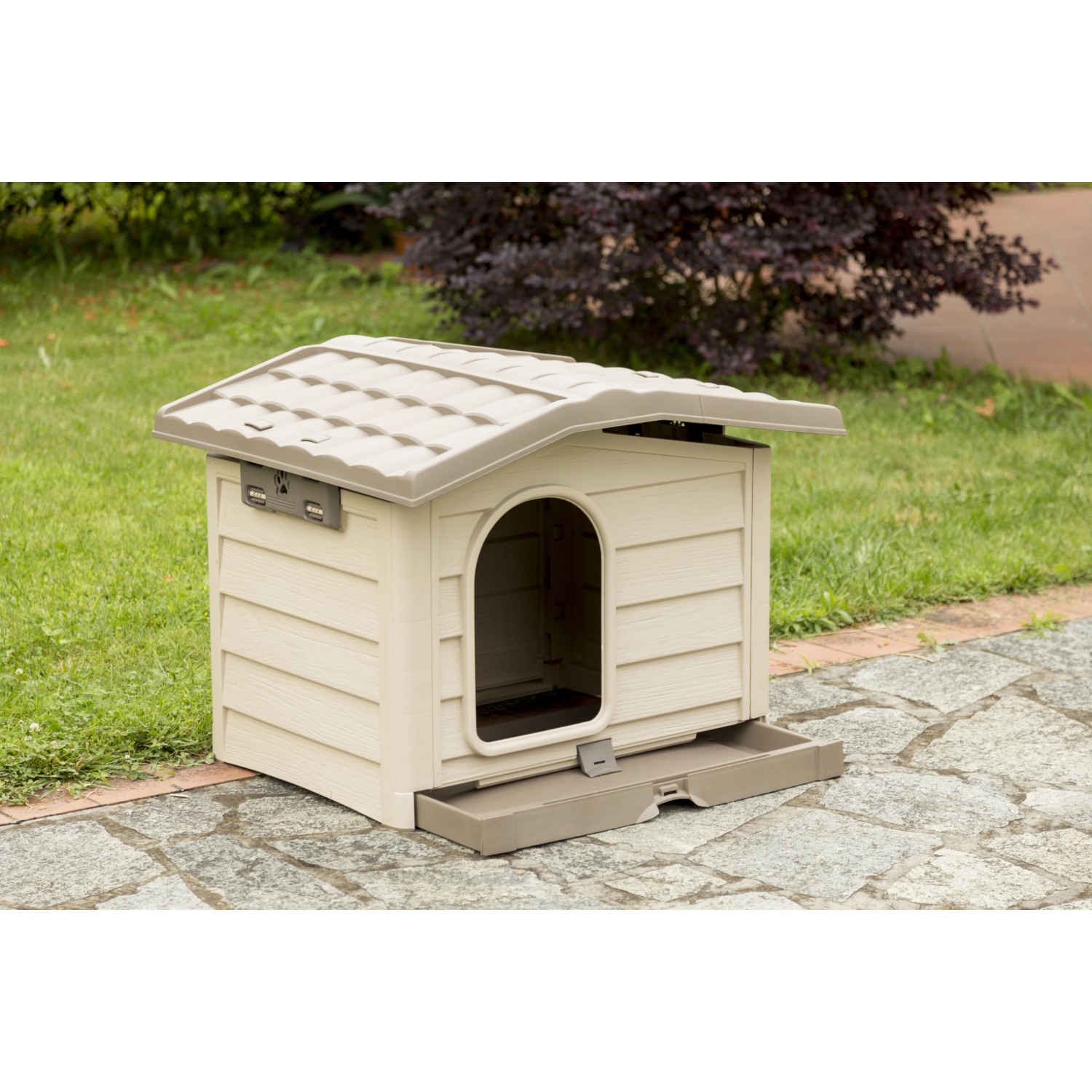Cuccia per cani beige con tetto e mangiatoia per uso esterno.