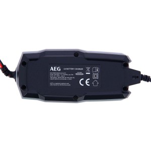 Caricabatterie AEG 4A per manutenzione e riparazione auto.