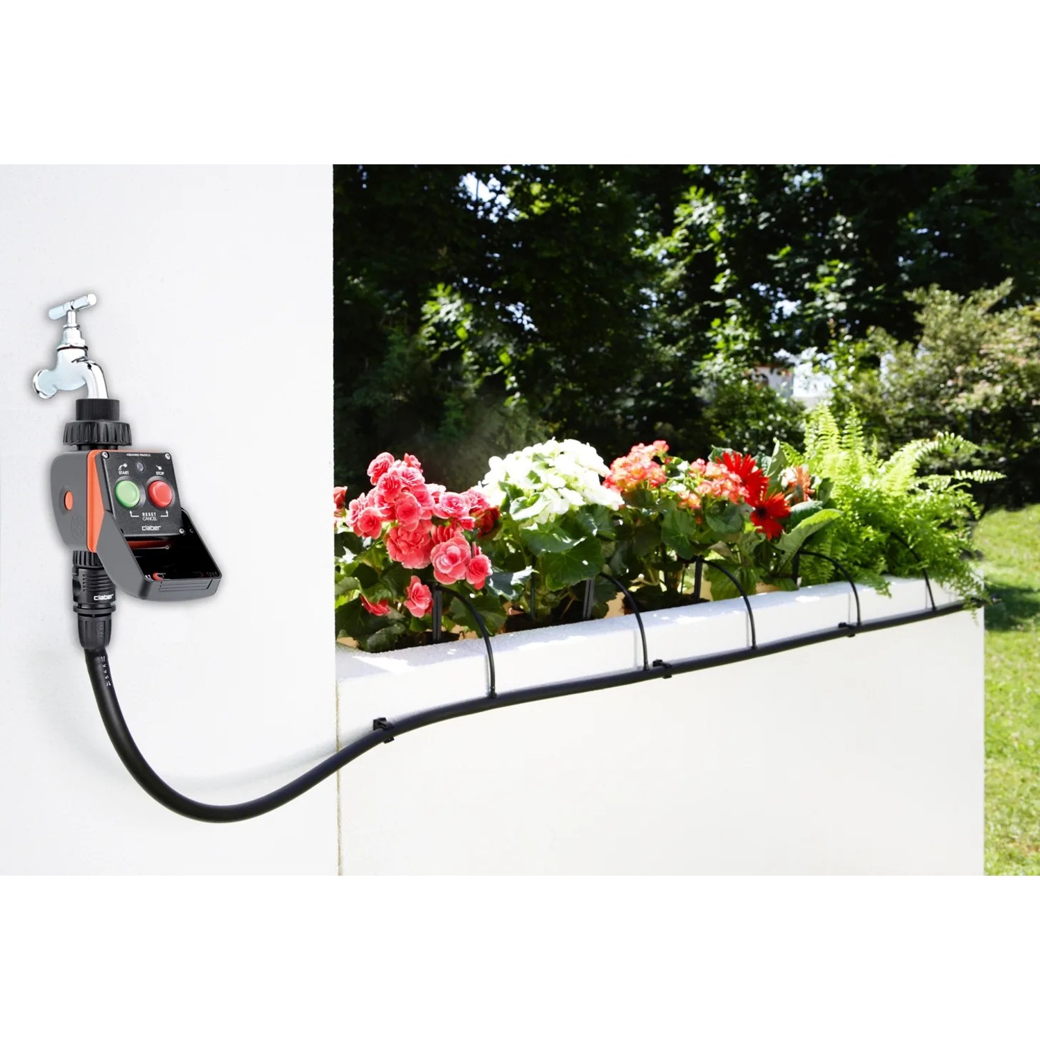 Computer per irrigazione con irrigazione per fioriere. Irrigazione automatica del giardino.