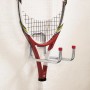 Portautensili zincato (120x160x90mm) con racchetta da tennis su gancio a muro.
