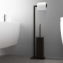 Set WC nero con porta carta igienica e scopino.