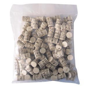 Sacchetto con molti tappi di sughero t.b.t. con stampa bianca e nera.