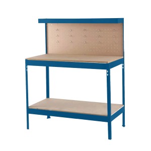Banco da lavoro blu con pannello forato e due ripiani.