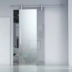 Porta scorrevole in vetro t.b.t., satinata, con binario bianco davanti alla parete del soggiorno.