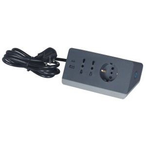 Multipresa grigia t.b.t. con presa Schuko, porte USB e cavo di alimentazione.