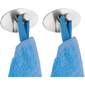 Set di 2 ganci a muro autoadesivi Wenko Piceno in acciaio inox con asciugamano blu.