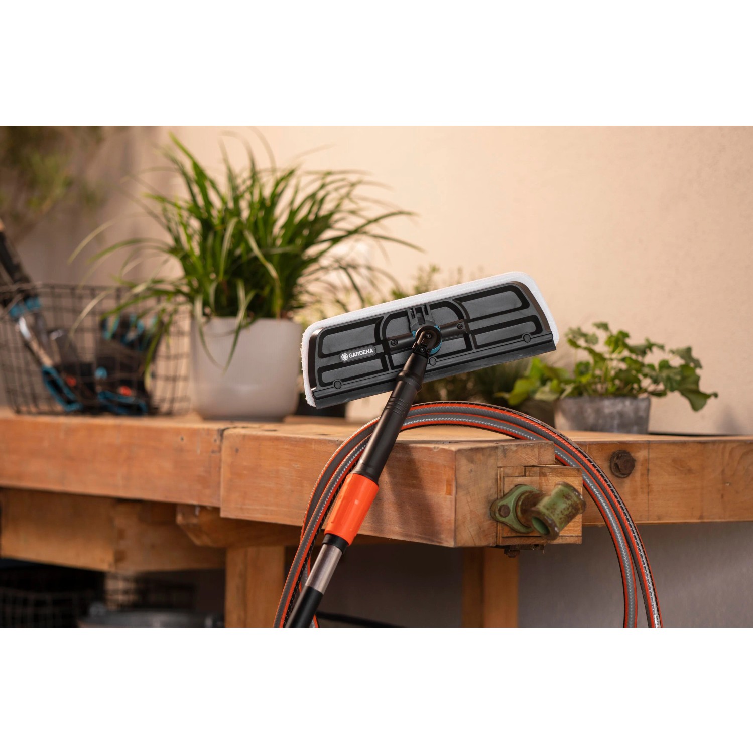 Gardena Cleansystem lavavetri con microfibra e tergivetro su asta.
