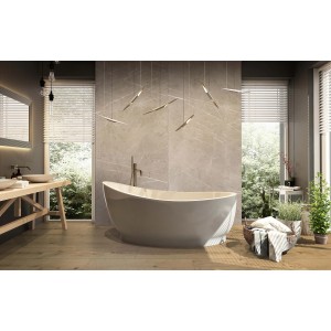 Bagno con piastrelle grigie (t.b.t) e vasca da bagno freestanding.