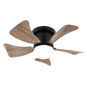 Ventilatore da soffitto con pale effetto legno e luce LED integrata.