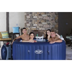 Vasca idromassaggio blu Lay-Z-Spa con quattro persone. Accessori per piscina.