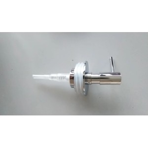 Dettaglio di una pompa per dispenser sapone t.b.t. cromata.