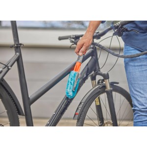 Gardena Cleansystem spazzola per bici in azione: Pulizia bici con attacco acqua.