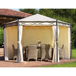 Gazebo t.b.t. con tende e mobili da giardino.