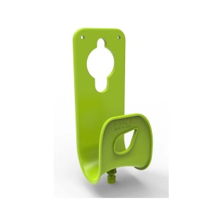Supporto per tubo verde per montaggio a parete per tubi di irrigazione.