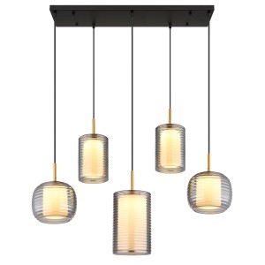 Moderna lampada a sospensione t.b.t. con cinque paralumi in vetro grigio a forma di cilindro e sfera.