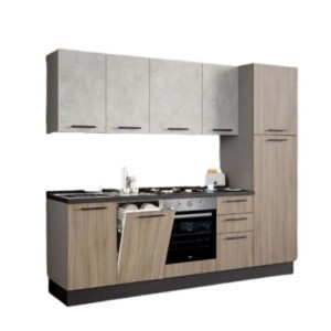 Cucina completa con lavello, piano cottura, forno e pensili in grigio ed effetto legno.