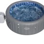Vasca idromassaggio rotonda Bestway LAY-Z-SPA Santorini HydroJet Pro, grigia, con acqua blu e pompa.