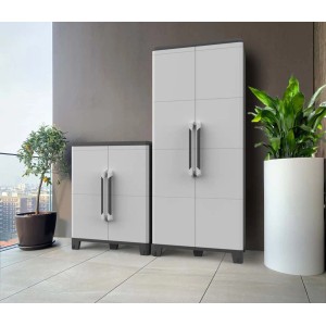 Due armadietti grigi per mobili da balcone t.b.t. di diverse dimensioni.