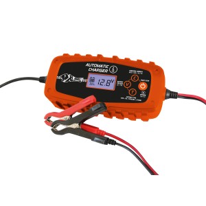 Caricabatterie automatico arancione con morsetti per batterie auto.