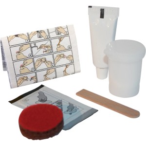 Set t.b.t. Collanti con istruzioni, tubo, contenitore, spugna e spatola di legno.