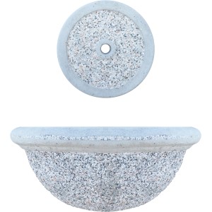 Ciotola grigia per fontana da giardino in pietra, fotografata dall'alto e di lato.