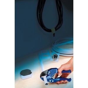 Tagliatubi LUX PVC 42 mm Classic taglia un tubo. Utensile con manici blu.