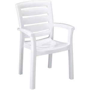 Sedia da giardino bianca in plastica con braccioli.