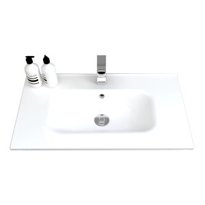 Lavabo singolo t.b.t. bianco con rubinetto e dispenser di sapone.