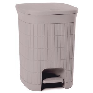 Cestino a pedale grigio con coperchio e motivo a scanalature per bagno e cucina.