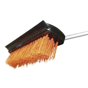 t.b.t. per la cura dell'auto con setole arancioni e testa nera.