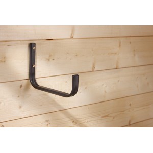 Gancio a muro t.b.t. nero montato su una parete di legno.