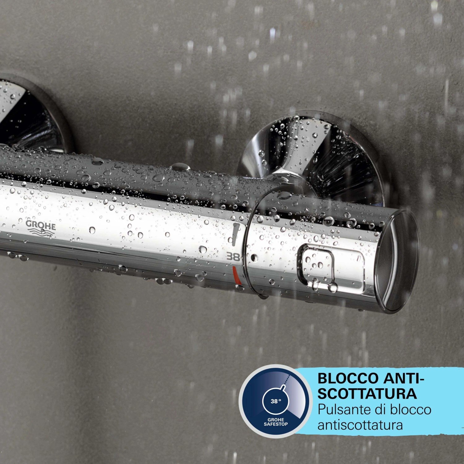 Miscelatore doccia cromato con acqua e sistema antiscottatura.