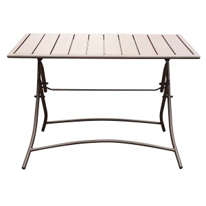 Tavolo da giardino quadrato con piano a listelli e struttura in metallo.