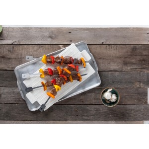 Set Char-Broil con supporto e 6 spiedini in acciaio inox, ideale per shashlik e kebab.